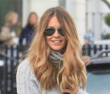 Quand Elle Macpherson va chercher ses enfants à l\'école à Londres le 14 mars, elle met des chaussures à talons aiguilles Louboutin !