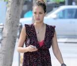 Jessica Alba à Los Angeles, profite de l'agréable température. 16 mars 2011