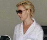 Katherine Heigl en pyjama à son domicile de Los Angeles