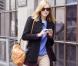 Fearne Cotton, une Anglaise stylée comme personne. Chino beige, sandales orangées, polo violet, les couleurs sont là et sont parfaitement en harmonie ! 