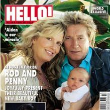 Rod Stewart, Penny Lancaster et le petit Aiden en couverture de Hello