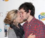 Virginie de Clausade et son compagnon Dimitri Storoge à la fête du film Neuilly sa mère en novembre 2009