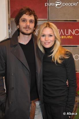 Virginie de Clausade et son compagnon Dimitri Storoge lors de l'ouverture de la boutique Via Uno en décembre 2009