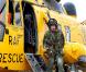 Le prince William, en exercice de sauvetage à bord d'un hélicoptère Sea King le 31 mars 2011 à Anglesey, a confié sa nervosité à moins d'un mois de son mariage, qui l'empêche même de trouver le sommeil !