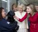 Letizia et Camilla Parker Bowles ont visité un centre d'adoption de chiots à Madrid le 31 mars 2011
