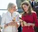 Letizia et Camilla Parker Bowles ont visité un centre d'adoption de chiots à Madrid le 31 mars 2011
