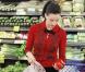 La ravissante Dita Von Teese, très apprêtée, fait ses courses au supermarché, à Los Angeles, en mars 2011.