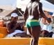 Serena Williams sur la plage à Miami, avec une amie, le 4 avril 2011