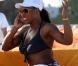 Serena Williams sur la plage à Miami, avec une amie, le 4 avril 2011