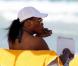 Serena Williams sur la plage à Miami, avec une amie, le 4 avril 2011