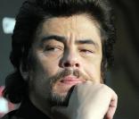 Benicio Del Toro présente le calendrier \'The red Affair\' à Milan en octobre 2010<br />