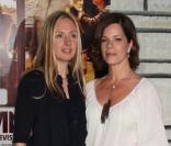 Hope Davis et Marcia Gay Harden lors de l'avant-première du téléfilm Cinema Verite à Los Angeles le 11 avril 2011