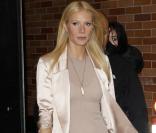 Gwyneth Paltrow à la sortie des studios ABC à New York pour la promotion de son livre de cuisine. Le 12 avril 2011