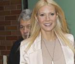 Gwyneth Paltrow à la sortie des studios ABC à New York pour la promotion de son livre de cuisine. Le 12 avril 2011