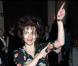 Helena Bonham Carter violemment atteinte par la salsa du démon !