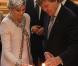 La princesse Maxima entre recueillement pluvieux et rose bonbon radieux !
