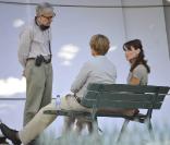 Carla Bruni, Owen Wilson et Woody Allen sur le tournage du film Minuit à Paris, en juillet 2010.