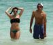 Noah Becker en compagnie de sa chérie Rafaela, profite du soleil sur Miami Beach, le 18 avril 2011