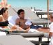 Noah Becker en compagnie de sa chérie Rafaela, profite du soleil sur Miami Beach, le 18 avril 2011