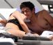 Noah Becker en compagnie de sa chérie Rafaela, profite du soleil sur Miami Beach, le 18 avril 2011