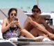 Noah Becker en compagnie de sa chérie Rafaela, profite du soleil sur Miami Beach, le 18 avril 2011