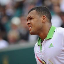Après son élimination au deuxième tour (le 12 avril 2011 - photo), Jo-Wilfried Tsonga participait activement au succès de la traditionnelle soirée des joueurs (le 13 avril) du tournoi de Monte-Carlo, travesti !
