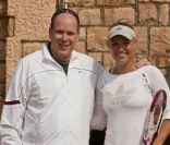 Pour la traditionnelle soirée déjantée des joueurs (le 13 avril) du tournoi de Monte-Carlo, Jo-Wilfried Tsonga s'est travesti et a été trahi par Caroline Wozniacki (avec le prince Albert, tournoi caritatif, le 17 avril 2011) !