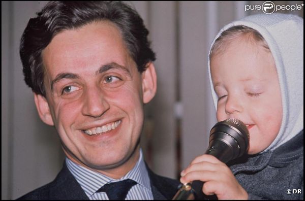 Nicolas Sarkozy en 1986 avec son fils Pierre 