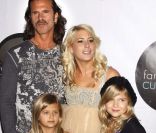 Lorenzo Lamas et ses 3 filles Shayne, Isabella et Victoria.<br />