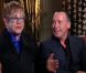 Elton John et David Furnish présentent leur fils Zachary à la journaliste Barbara Walters, dans l'émission 20/20 sur ABC, le 22 avril 2011