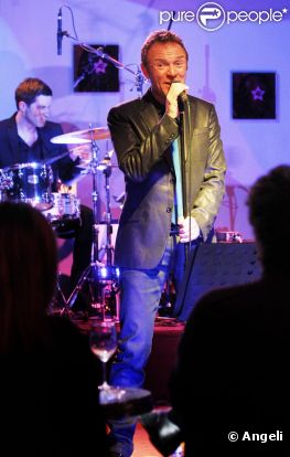 Christophe Hondelatte pousse la chansonnette en mars 2011