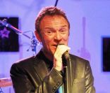 Christophe Hondelatte pousse la chansonnette en mars 2011
