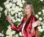 Lauren Hutton très en forme lors du dîner Chanel organisé en marge du Festival de Tribeca à New York le 25 avril 2011 