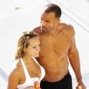 Craig David séduit 4 déesses en bikini au bord de la piscine... Quel dragueur !