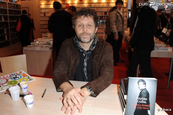 Après son livre  On m'a demandé de vous virer , Stéphane Guillon prépare un spectacle sur la campagne présidentielle.Paris, 20 mars 2011 