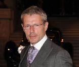 Lambert Wilson à l\'inauguration de l\'exposition consacrée aux voitures de collection de Ralph Lauren, au musée des Arts décoratifs. Paris, le 27 avril
