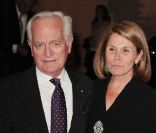 Philippe Labro à l\'inauguration de l\'exposition consacrée aux voitures de collection de Ralph Lauren, au musée des Arts décoratifs. Paris, le 27 avril