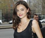 Miranda Kerr a osé le top transparent à New York et a fait des émules. Le 27 avril 2011 