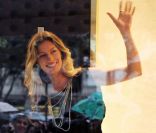 La ravissante Gisele Bündchen salue ses fans venus en masse pour la voir.  Sao Paulo, Brésil, 28 avril 2011  