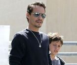 Marc Anthony et son fils Cristian se rendent au cinéma Grand Palace, à Los Angeles, le 23 avril 2011.