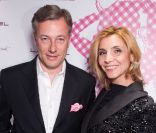 Clotilde Courau a fièrement pris la pose au côté de Marc Lelandais à Moscou, lors de la soirée Lancel<br />
