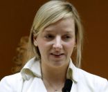  Sarah Burton, la nouvelle directrice artistique de la maison Alexander McQueen, a rendu un bel hommage à son mentor. New York, 2 mai 2011 