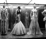  Le maitre mot de cette rétrospective consacrée à Alexander McQueen : le romantisme. New York, 2 mai 2011 