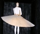 <p>L\'exposition rend hommage au génie d\'Alexander McQueen. New York, 2 mai 2011</p>