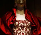 <p>Alexander McQueen : Savage beauty est une magnifique retrospective sur les créations du génie Anglais. New York, 2 mai 2011</p>