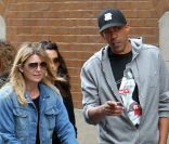 Ellen Pompeo se baladant à Soho, New York avec son mari Chris Ivery, leur fille Stella Luna et une amie, le 2 mai 2011.