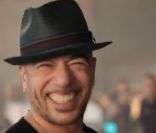 Pascal Obispo dans le making of du clip Rien ne se finit, de la comédie musicale Adam et Eve, La Seconde Chance