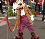 Mickey à l'avant-première de Pirates des Caraïbes, la Fontaine de Jouvence, le 7 mai 2011 à Disneyland
