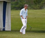 Le Prince Harry, au Cowarth Polo Club, participe à la Dorchester Cup, le 7 mai 2011