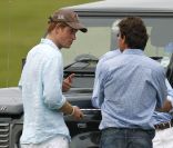 Le Prince Harry, au Cowarth Polo Club, participe à la Dorchester Cup, le 7 mai 2011